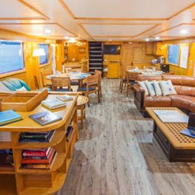 CACHALOTE EXPLORER 6 - Galapagos Cruise