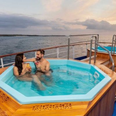 GALAPAGOS LEGEND 9 - Galapagos Cruise