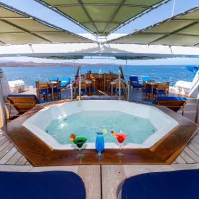 PETREL 10- Galapagos Cruise