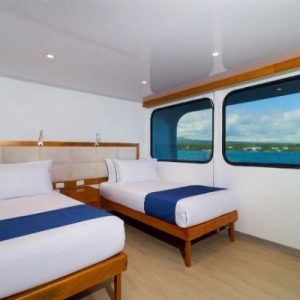REINA SILVIA 5 - Galapagos Cruise